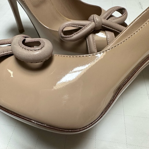 VALENTINO Patent Leather Pumps. Size 7 - Picture 5 of 6